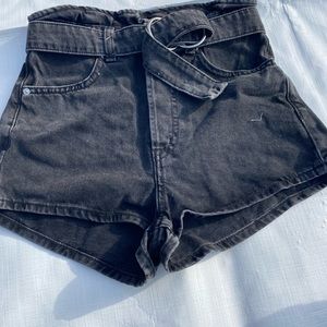 H&M jean shorts with belt